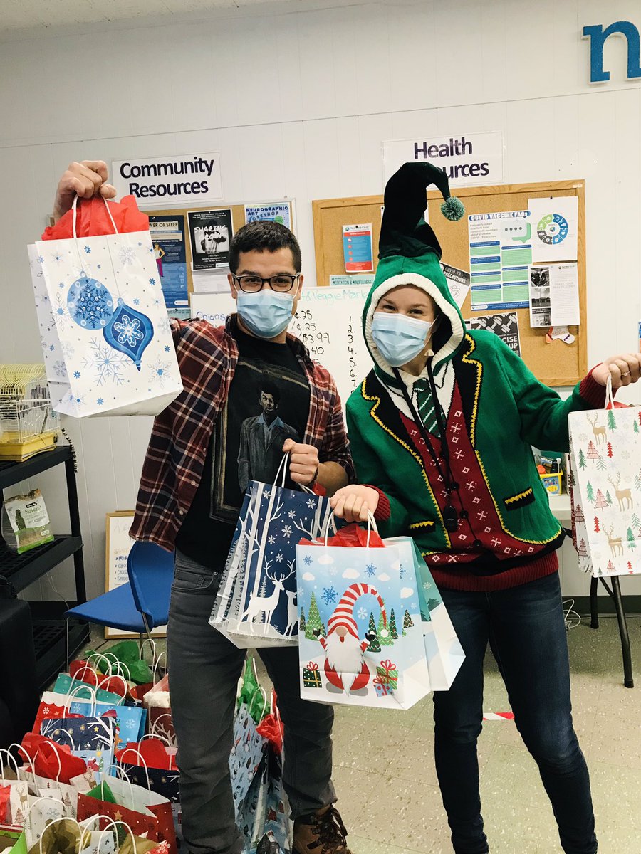 MakegoodersInc's tweet photo. All 100 bags delivered to Norwest Coop! Thank you to our generous donors ❤️ Merry Christmas 🎄 https://t.co/IW2RH429Jq