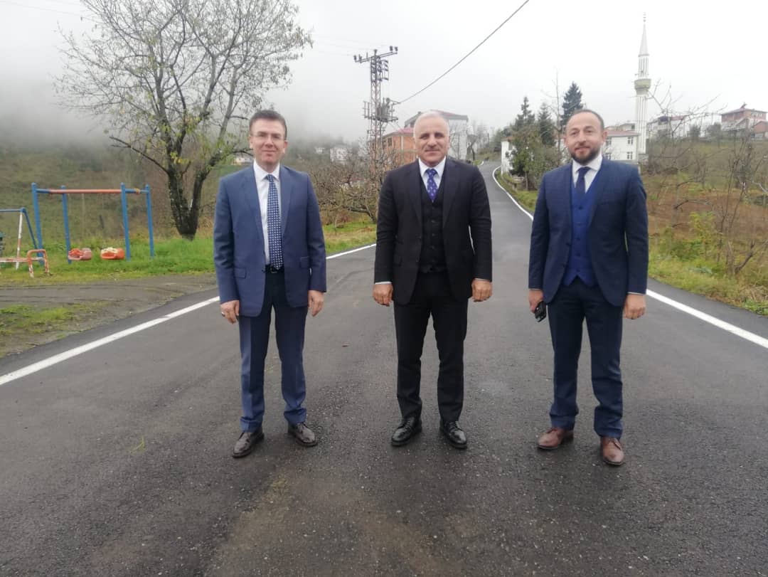 AKvkfkbr's tweet photo. Büyükşehir Belediye Başkanımız Sn.@baskanzorluoglu,İlçe Başkanımız Sn.@ahmetuzun61 ,Belediye Başkanımız Sn.@muhammetbalta8  ve İlçe Yönetim Kurulumuz ile birlikte  Aydoğdu Mahallemizde üç engelli evladına gözü gibi bakan Ayşe teyzemizi ve https://t.co/KnX3ZyEpbI