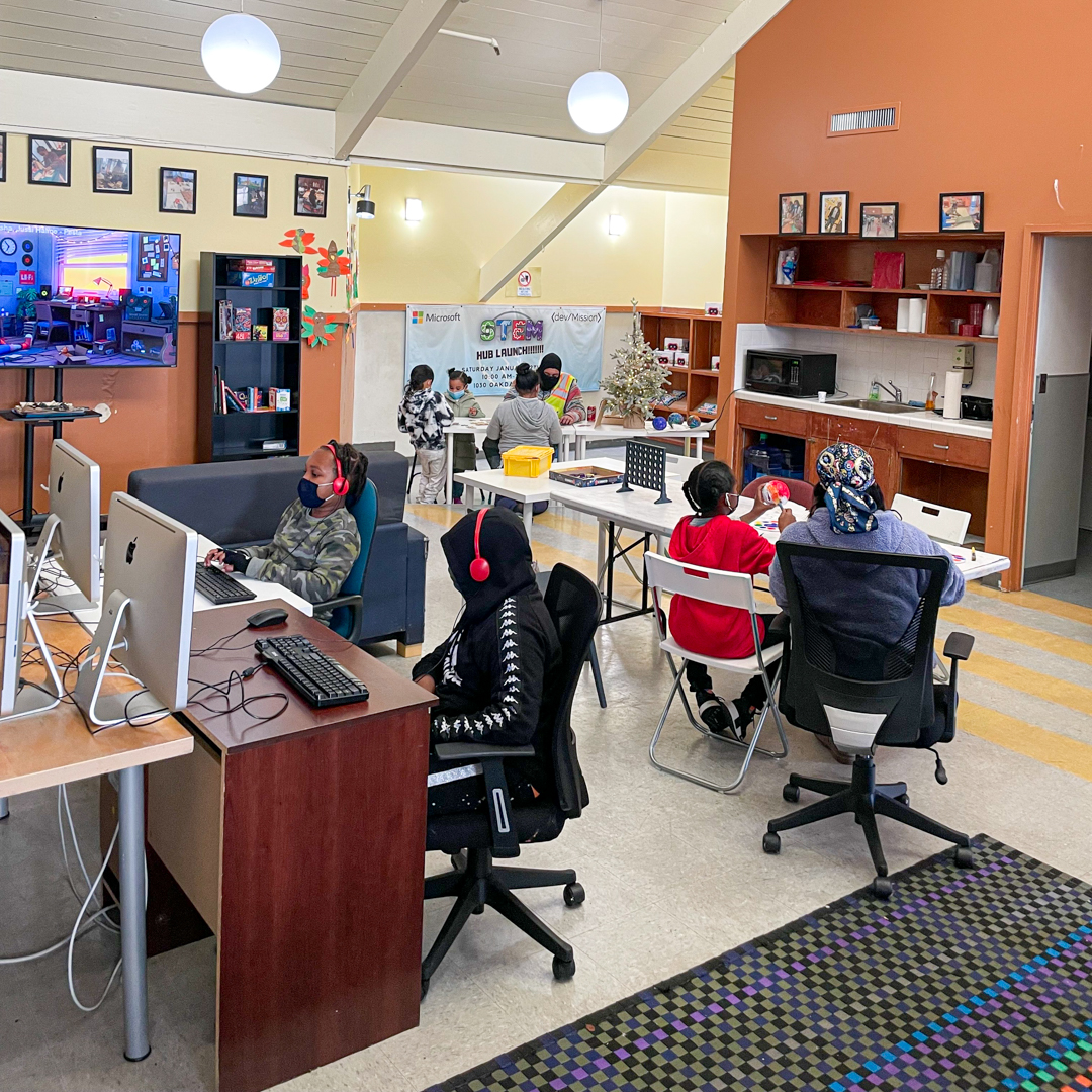 devmissionorg's tweet photo. Ornament making, board games and computer fun at 1030 Oakdale today!
.
.
.
.
.
#steam #hub #steamhub #youth #youthdevelopment #diversity #steam #nextgenerationoftech #stemexposure #youbelonghere https://t.co/3RjENgpH0q