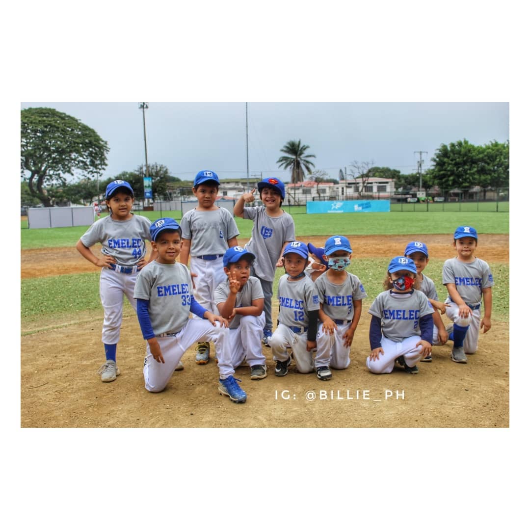 Billie_PelotonB's tweet photo. Ayer ganó BOMBILLO, sí.. ganaron mis pequeñines de #EscuelaB de @CSEBeisbol 💙 #ArribaEmelec #béisbolinfantil #baseball #béisbolenGuayaquil https://t.co/z5nKwzFEm1