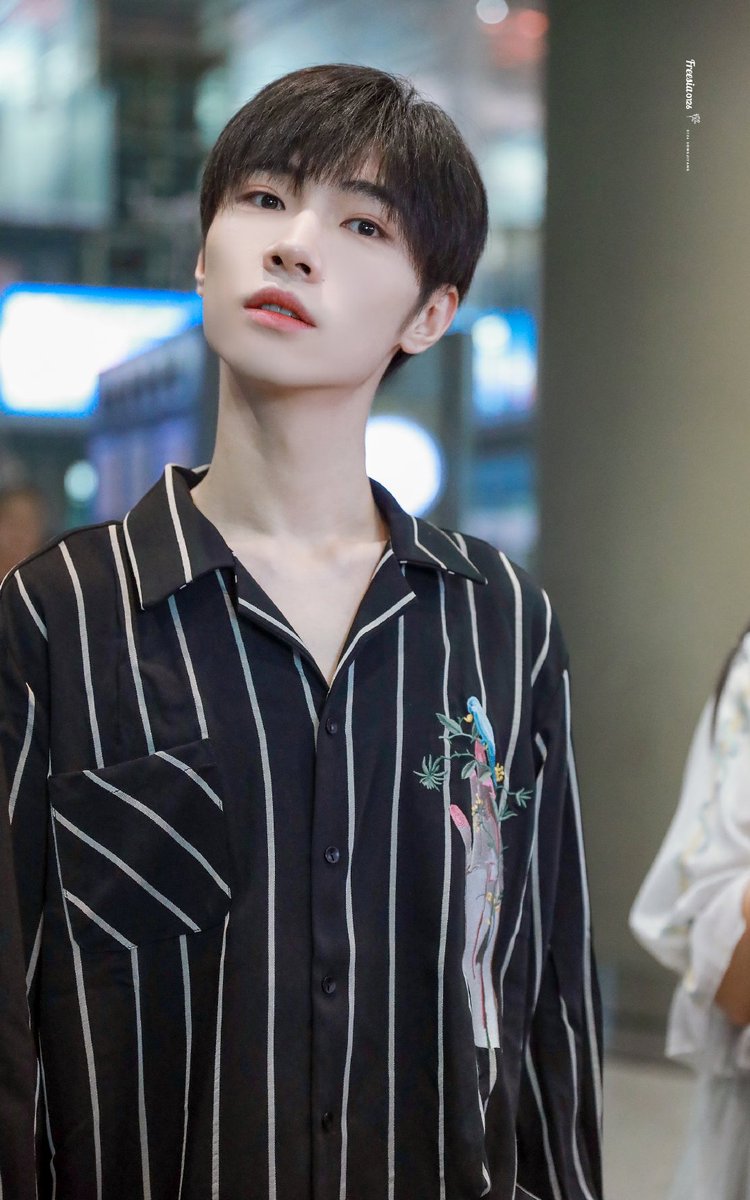 น้องจี้หยางงงงงง

: คับบ คุมแม่มีอาไนเหนอ?