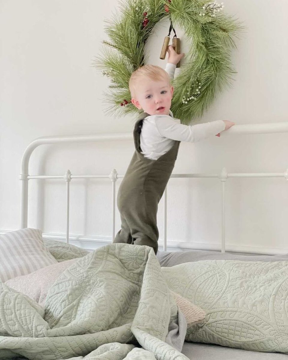 MellanniLinens's tweet photo. Christmas decors brings fun and comfort to our kids just like our Mellanni Coverlet Set 🎄Don't forget to share the cozy feeling by gifting a set to your loved ones. 

📸 @livingliesel https://t.co/IQk5bFj36p
