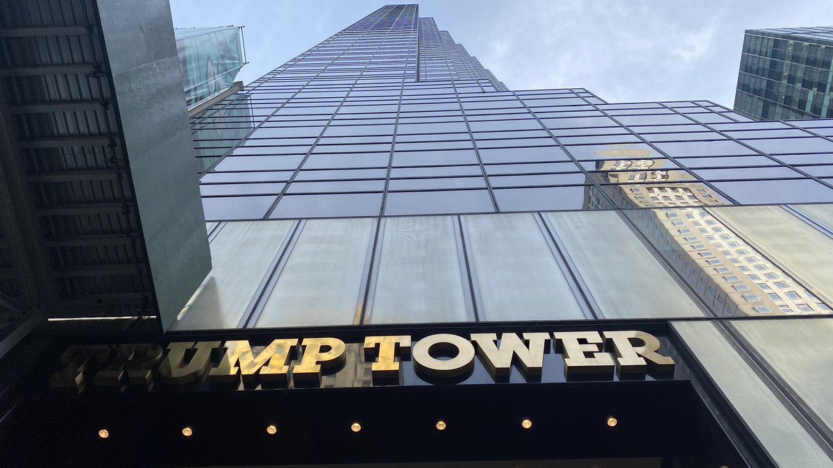 TommyMorisson's tweet photo. At least we can all agree putting a guy with dementia in the White House was a terrible idea #NYC #Trumptower https://t.co/Qah1iTeHGy