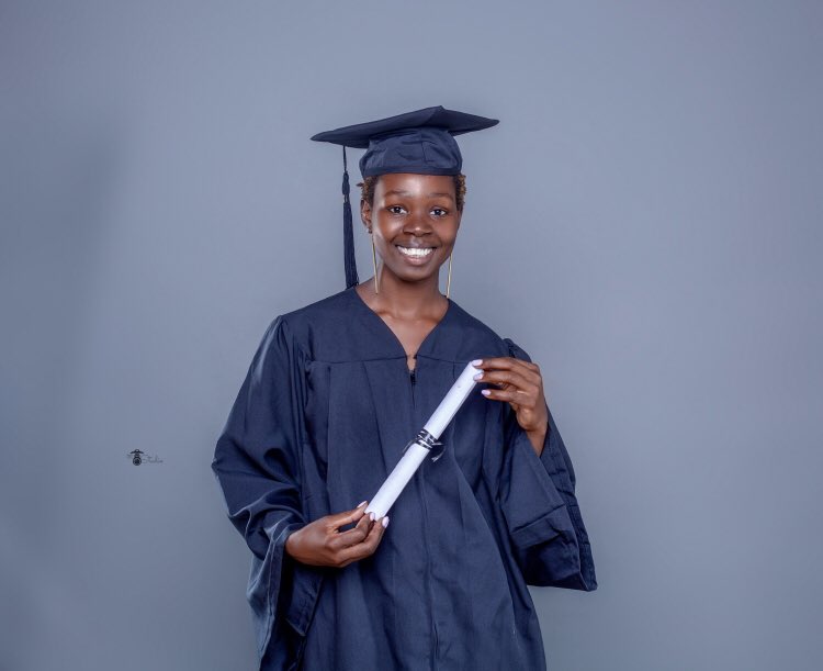 Today I graduated with a BA in journalism and media studies.
#UoNclass2021 .

So excited to continue my passion of creating positive impact in my community and the nation at large ❤️❤️👩‍🎓👩‍🎓💯💯🔥🔥