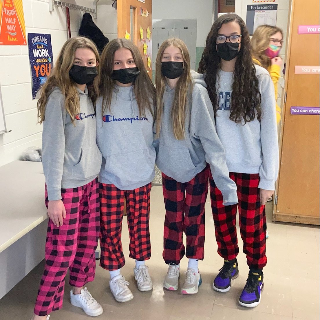 CDGA_MS's tweet photo. Team Seneca making the most of Flannel Friday!  #TeamSeneca   #OneBravesFamily  #CanandaiguaProud https://t.co/sWauSLssNy