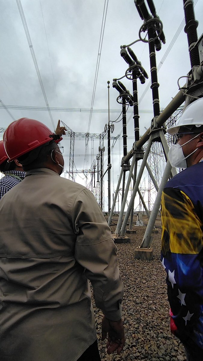 NestorLReverol's tweet photo. Nos encontramos desde el corazón energético de Venezuela en #Guri, estado Bolívar, junto a nuestra extraordinaria fuerza trabajadora de @CorpoelecInfo, quienes dan un ejemplo de compromiso y lealtad al pueblo con sus labores para garantizar la estabilidad y confiabilidad del #SEN https://t.co/Ayr3KuRlRf