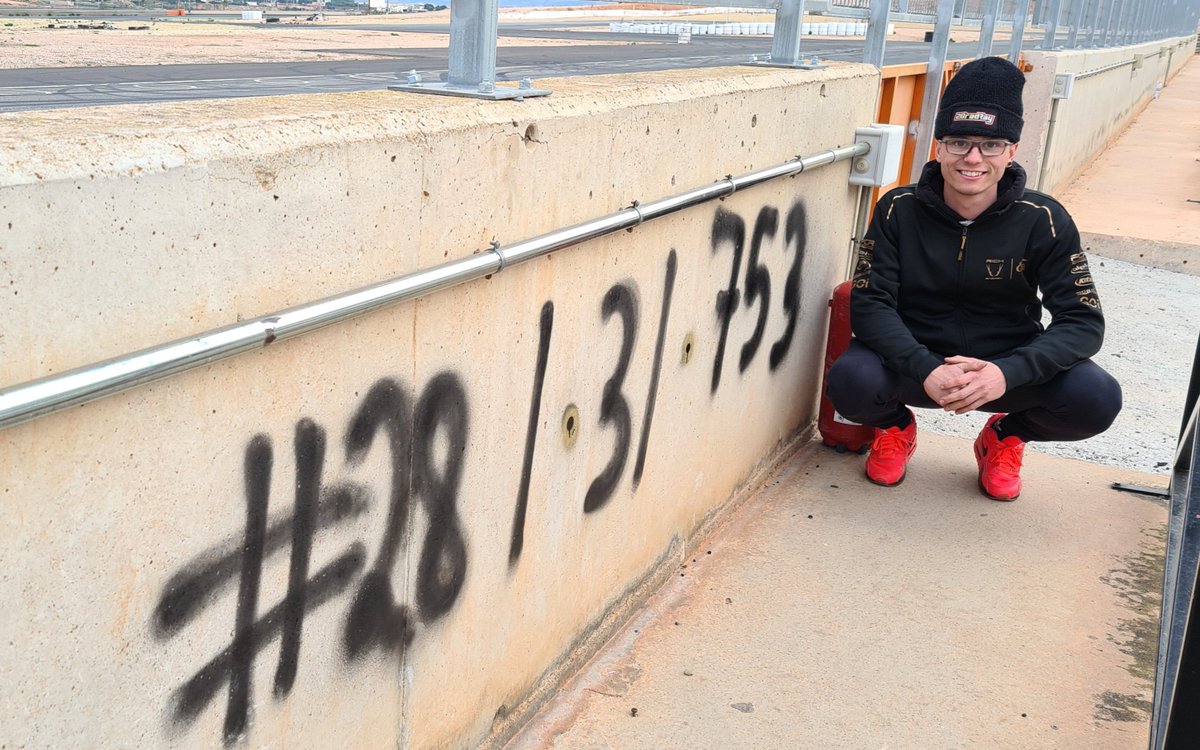 NitrousCRacing's tweet image. Just before we head home, and because it's somewhat of a tradition, we've left a message from @BradRayRacing on @Cartagenatrack wall... 

@YamahaRacingUK @OfficialBSB

#laprecord