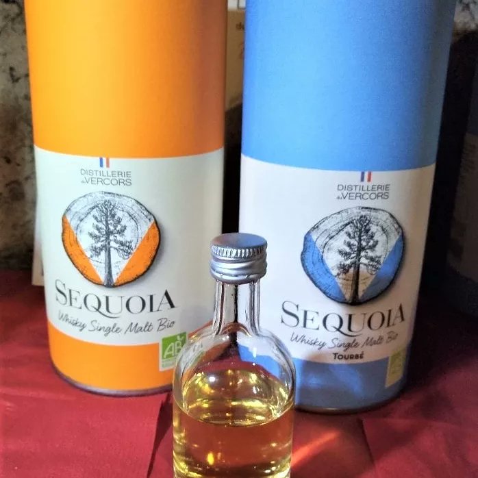 GirodPierre1's tweet photo. #Dégustation gratuite ce vendredi 17 (17h-20h) et samedi 18 décembre 2021 de vins Bio et des nouveaux DÉLICIEUX #spiritueux #Bio : #Gin, Hysope, #Génépi, Rhum, #Cognac et #Whiskies à la cave de Nature de Vin. Coffrets cadeaux 13h30 à 20h Aix les Bains 06.63.13.93.82 https://t.co/NsXlsHPnko