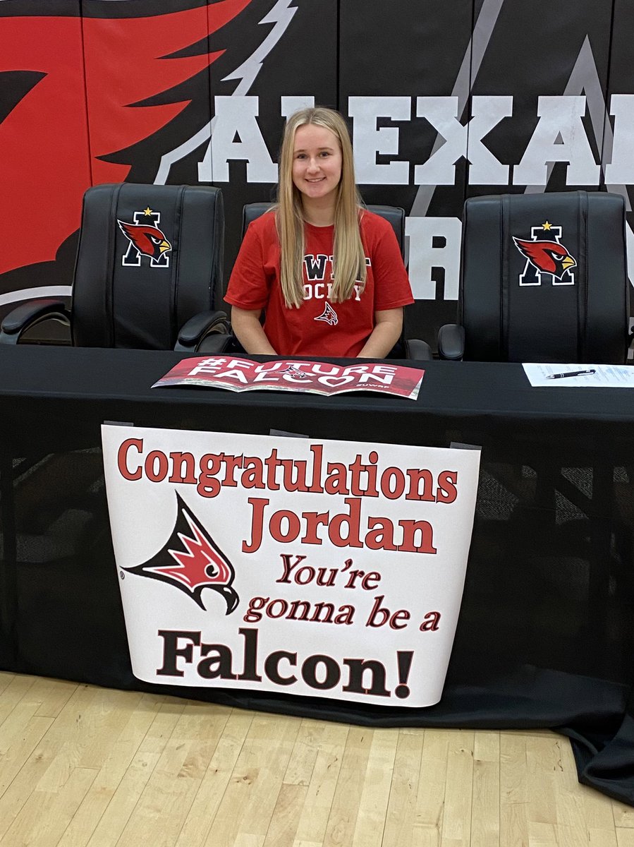 Mamasaraho's tweet photo. Congratulations Jordan!  We’re so proud of you!! ❤️🏒 https://t.co/P2YL836RXT
