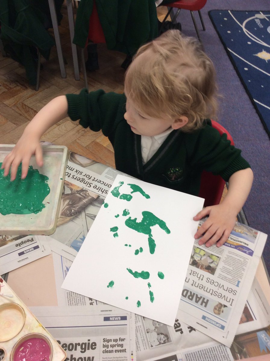 MissBates07's tweet photo. We have had lots of fun this week! Here are some pictures from when Santa came to visit us and our Christmas craft day. 
🎄🎅🏼 🎨 
@WMoor_academy https://t.co/xlztHLQxeC