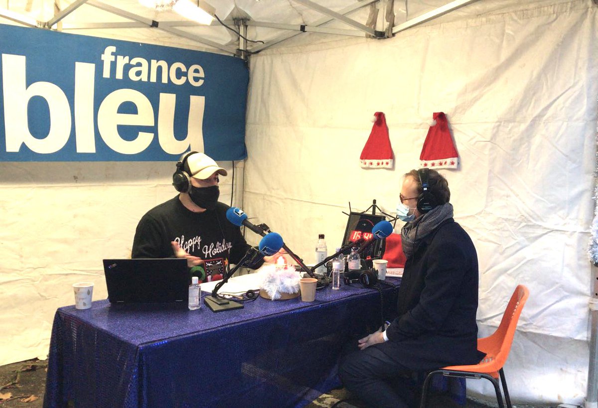 [EN DIRECT] Écoutez le maire de #laval @FBercault actuellement en direct sur <a href="/bleumayenne/">Martin Cotta</a> depuis le Marché de Noël. De 16h à 19h jusquà samedi et dimanche matin de 9h à 11h. France Bleu Mayenne va à la rencontre des exposants et organisateurs du Marché de Noël.