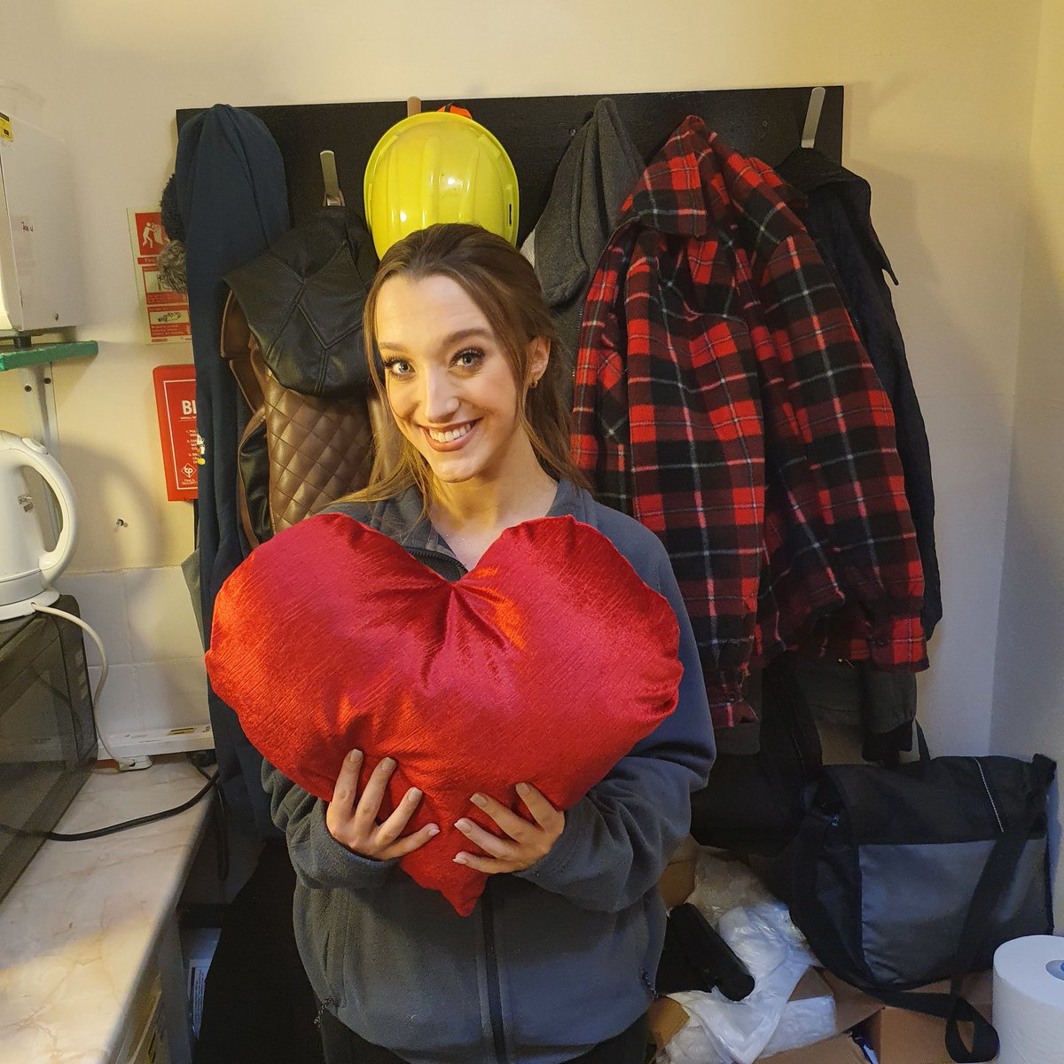 Cinderella <a href="/AnnaMorgan_/">Anna</a> looking radiant in-between shows on #PantoDay