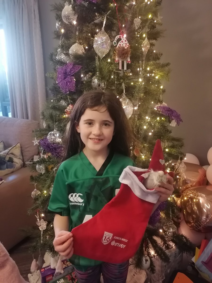 Roisin Donnelly in the "second home" of Munster Rugby... Currow. Siobhan Fleming, Mick Galway, JJ Hanrahan, Moss Keane &amp; Jack Daly. It must be in the water <a href="/MRSC16/">Munster Rugby SC</a>