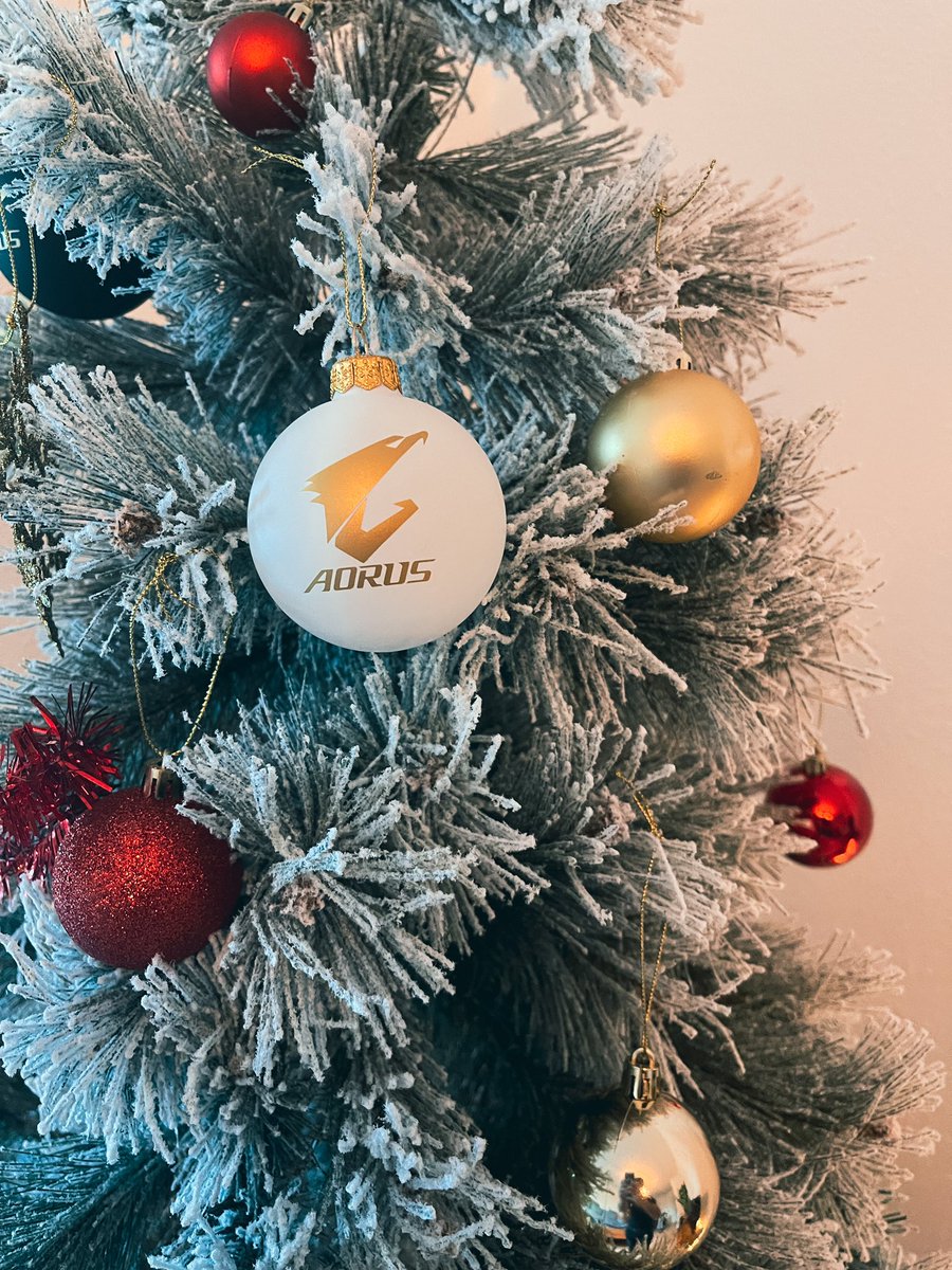 davidkclash's tweet photo. Les fêtes de noël approchent!
Soyez connectés! Chaque jour @AORUS_France fait gagner des supers cadeaux 🎁  en plus de décorer mon Sapin 🌲🥰
Team Up Fight On #FalconCrew https://t.co/NY1ec3MhSz