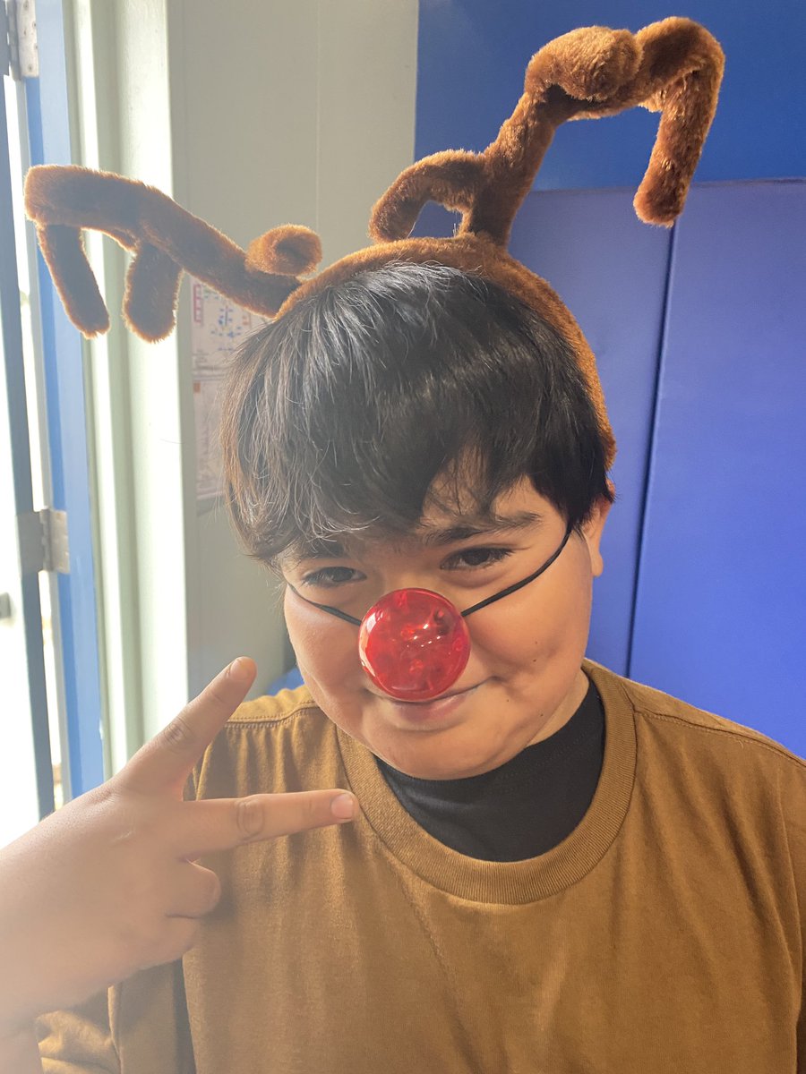 Happy holidays from <a href="/reagansaisd/">Reagan Elementary</a> . Sing around the tree holidays traditions continues 😊 

<a href="/SanAngeloISD/">San Angelo ISD</a> <a href="/tyner_brandy/">Brandy Tyner</a>