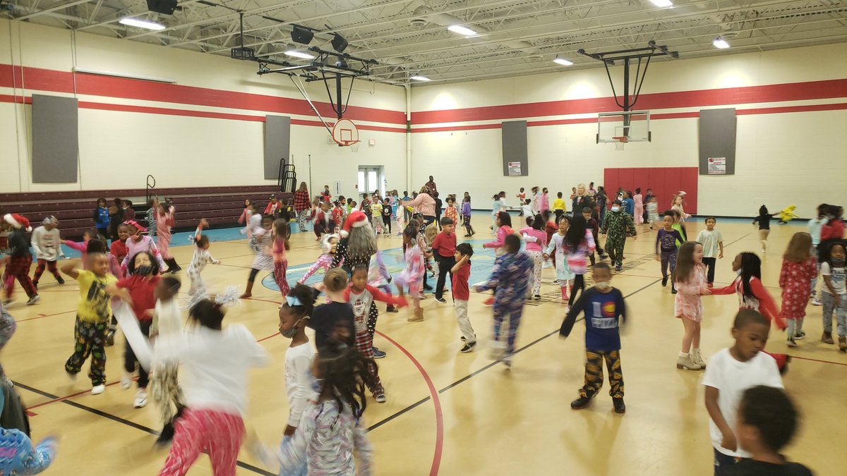 DrShemon's tweet photo. Another EPIC event at @ArlingtonJmcss. Celebrating those that haven't had a referral thus far and those that haven't missed a day of school. #BESTINTN #WEAREFAMILY @suptking The 90/10 rule. Celebrate the 90 and encourage the 10! @Formersportsguy @JMCSSHC #WeMakingHistory Domain B https://t.co/VRwdmXCDdr