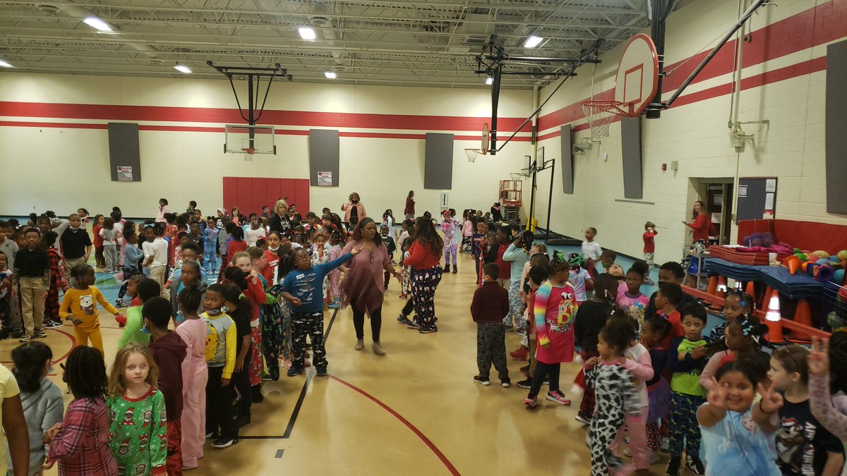 DrShemon's tweet photo. Another EPIC event at @ArlingtonJmcss. Celebrating those that haven't had a referral thus far and those that haven't missed a day of school. #BESTINTN #WEAREFAMILY @suptking The 90/10 rule. Celebrate the 90 and encourage the 10! @Formersportsguy @JMCSSHC #WeMakingHistory Domain B https://t.co/VRwdmXCDdr
