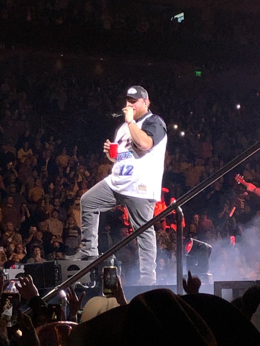 Luke put on a good show, little disappointed he came out with Stockons jersey and not <a href="/spidadmitchell/">Donovan Mitchell</a> jersey’s