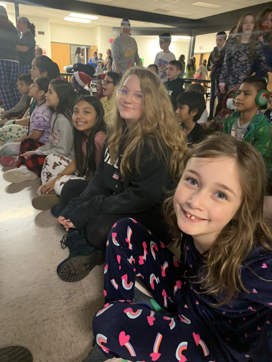 MrsGilbert7's tweet photo. Sing-a-long time! #bemore @Bostonkidscount https://t.co/iId46WLOrm