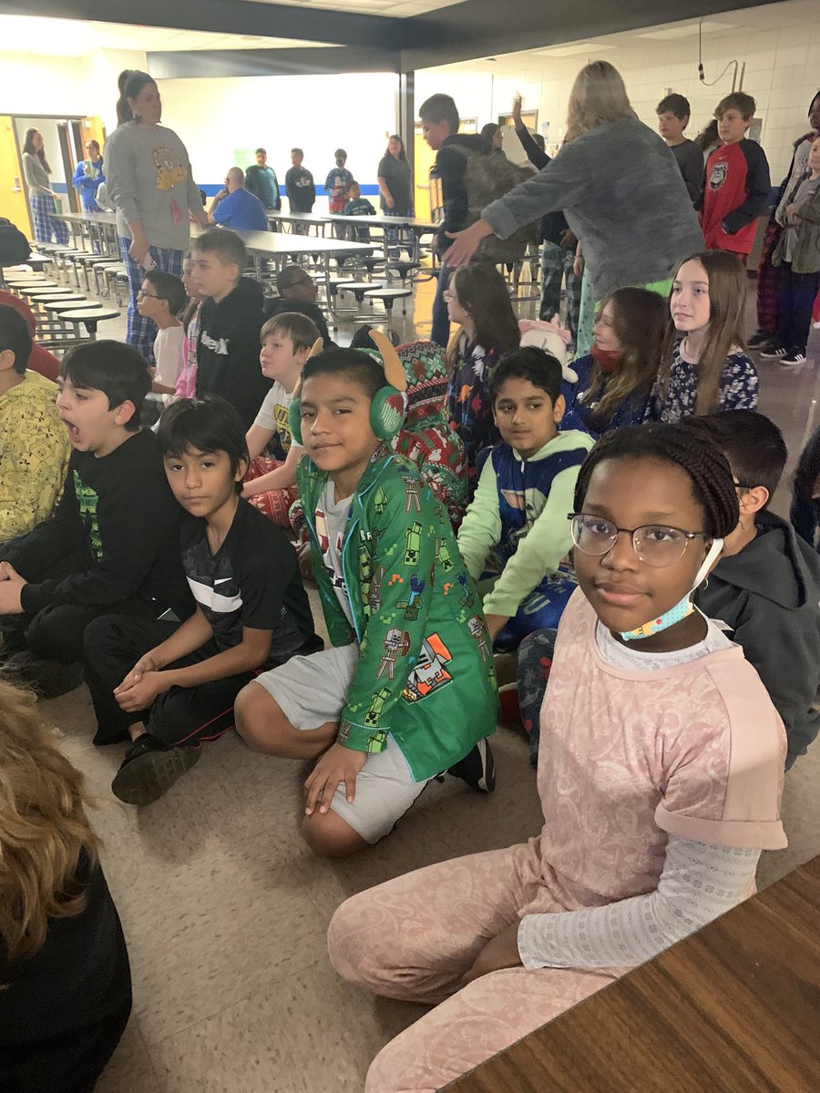 MrsGilbert7's tweet photo. Sing-a-long time! #bemore @Bostonkidscount https://t.co/iId46WLOrm