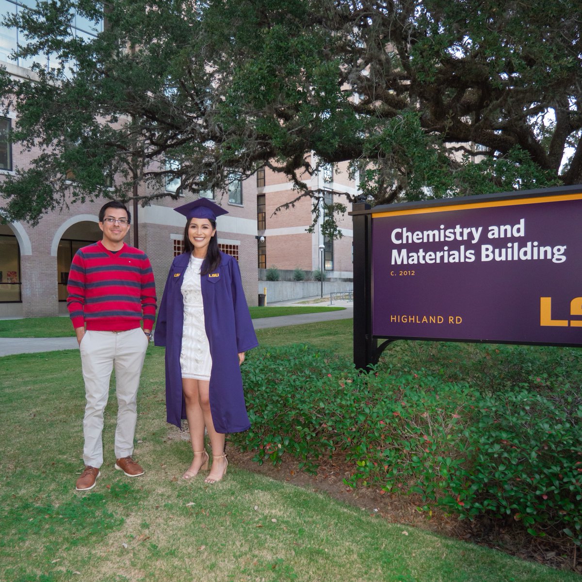 Congratulations to Gabriela for getting her bachelor's in chemistry @LSU_Chemistry! She synthesized the first molecular machine of our group, won the @LSUDiscover Summer Research Grant and #ACSBridge Career & Professional Development Award. We wish her all the best!🎉🎊