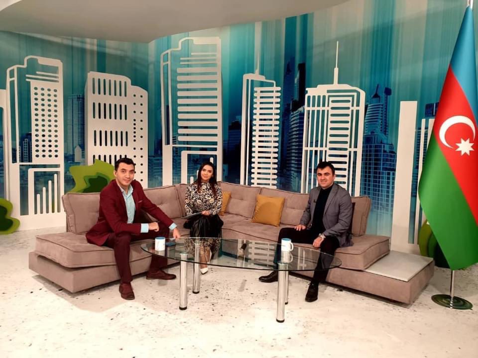 Bu gün #AzTV-nin səhər proqramının qonağı oldum. Yeni yekunlaşdırmış olduğumuz İZ Gənclər Düşərgəsindən, eləcə də cari ildə gördüyümüz işlər və növbəti ilin planlarından danışdıq. Dəvət üçün təşəkkür edirəm!

#Azerbaijan #ireli2021 #aztv