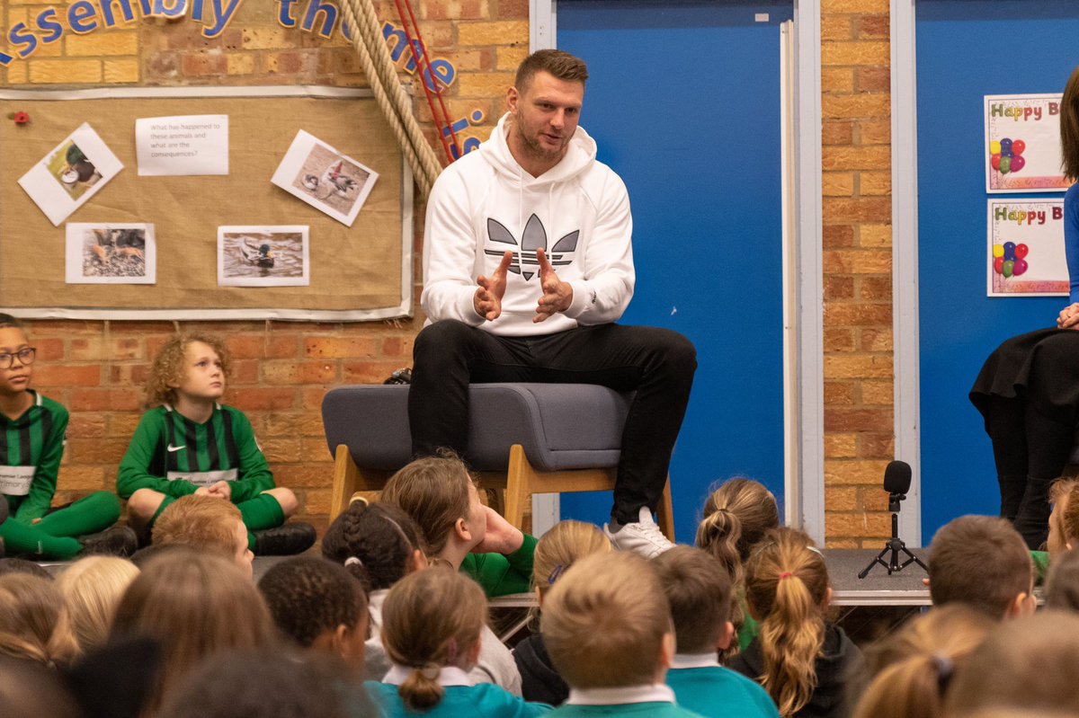 RectoryFarmPri's tweet photo. Thank you to the amazing Dan Biggar for joining our assembly and making so many children very happy! 😊 https://t.co/r278qDLyFE
