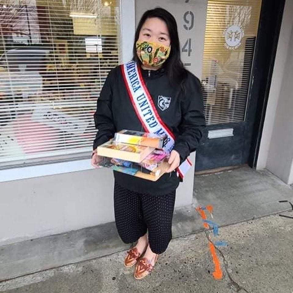 PageantUnited's tweet image. America United Mrs Jayme dropped off unwrapped gifts to the Centro Cultural Mexicano for their event on December 19 from 11-4 where kids can pick out a gift of their choosing! Happy holidays!