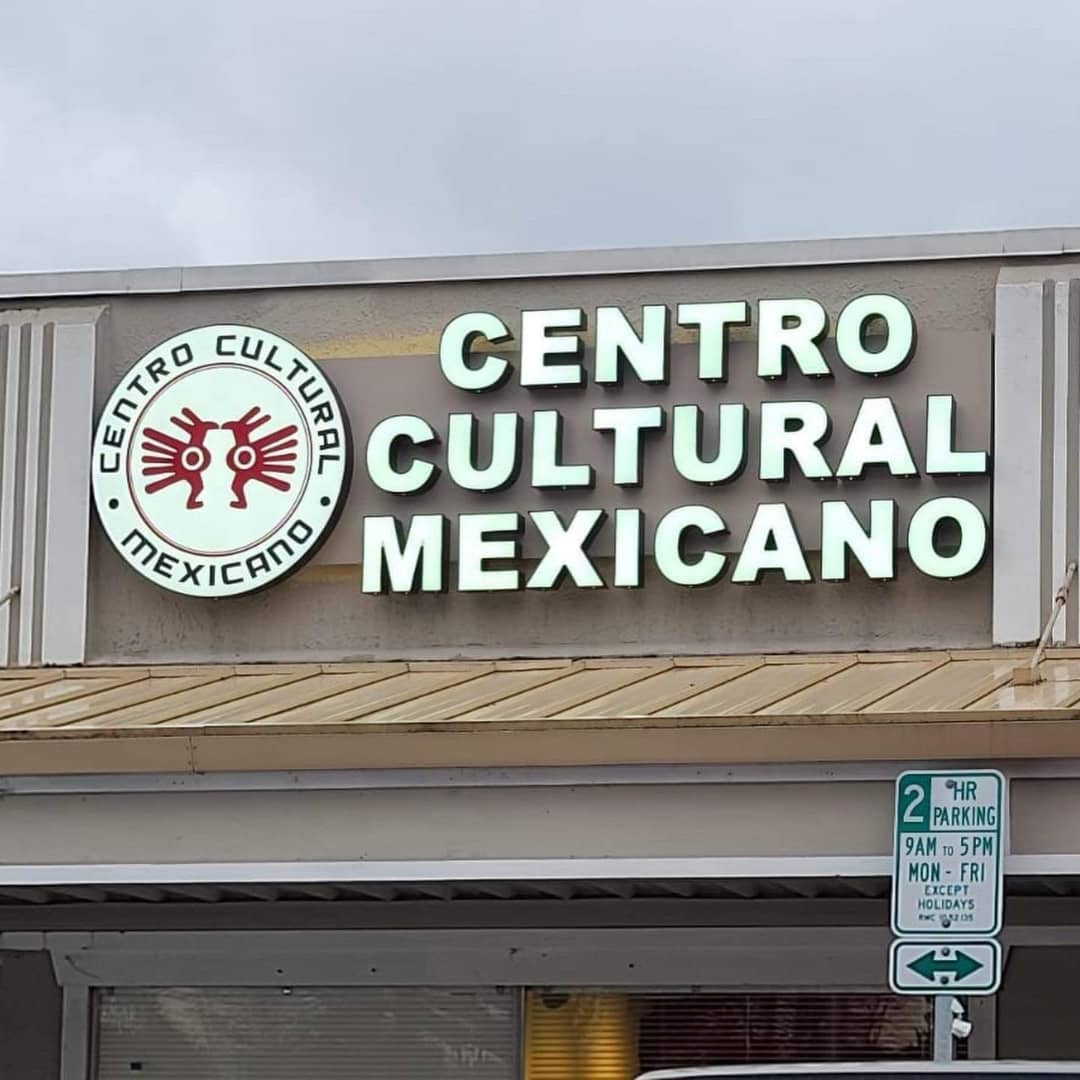 PageantUnited's tweet image. America United Mrs Jayme dropped off unwrapped gifts to the Centro Cultural Mexicano for their event on December 19 from 11-4 where kids can pick out a gift of their choosing! Happy holidays!