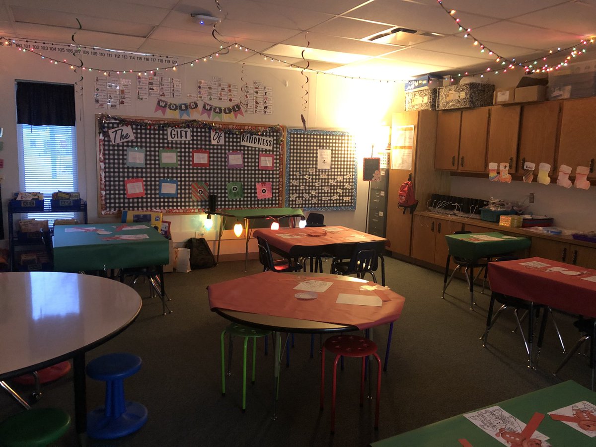 Bernier1stGrade's tweet photo. Welcome to Gingerbread Land! #gfwinship #gfschools #classroomtransformation https://t.co/UgCr5F3VKJ