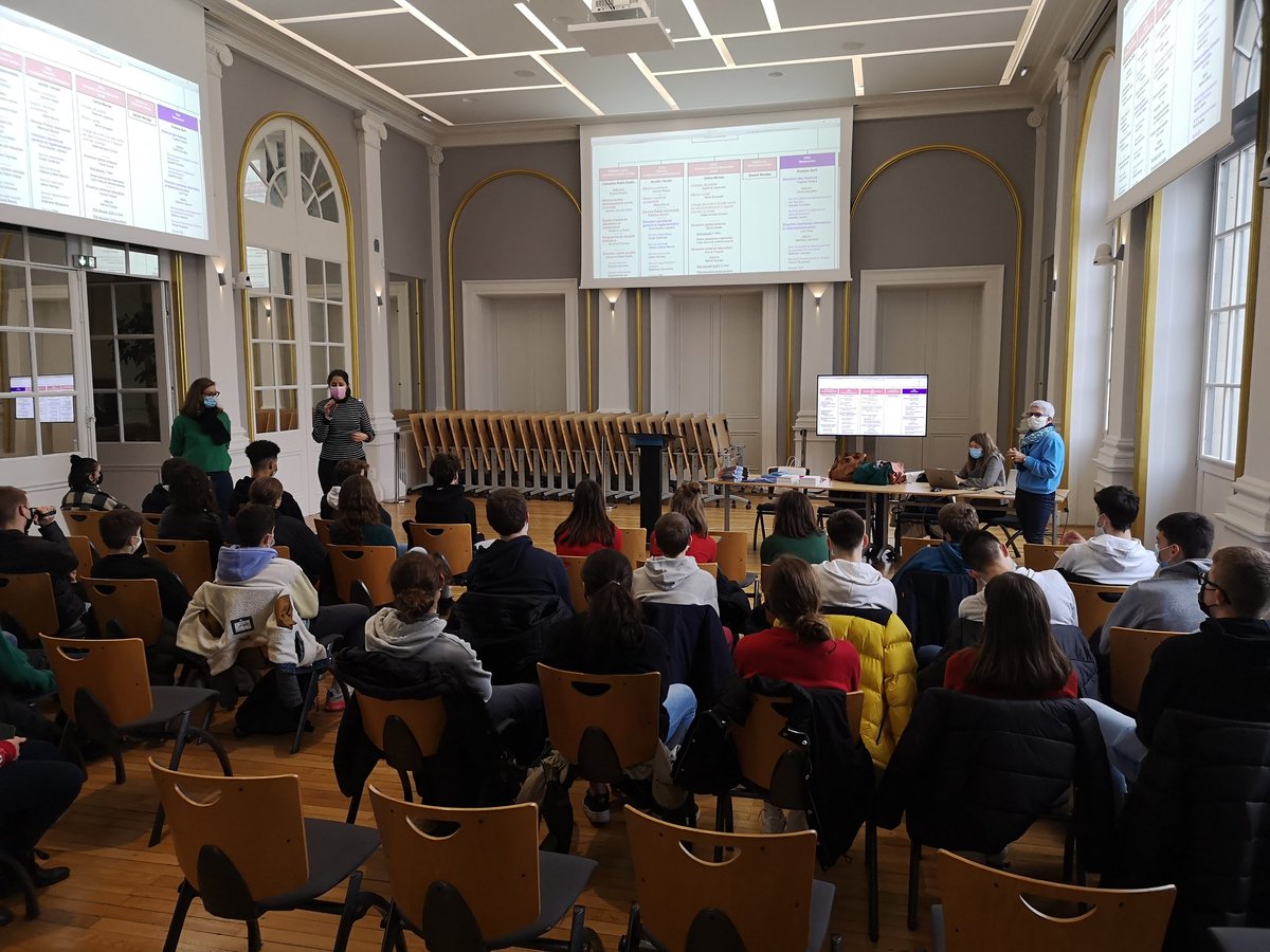 Très heureuse d'accueillir à la mairie de <a href="/Laval_la_Ville/">Laval la Ville</a> des 2ndes du lycée d'Avesnières autour de leur thème d'année : l'engagement. Avec <a href="/SolangeBruneau/">Bruneau Solange</a> et <a href="/LucieChauvelier/">Lucie Chauvelier</a> nous avons présenté la mairie et notre rôle d' élus. Des agents ont pu aussi présenter leurs métiers.