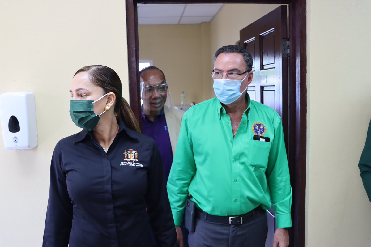 darylvazmp's tweet photo. Yesterday we officially opened the renovated #BuffBayPoliceStation under #ProjectROC.
Portland is historically a relatively peaceful parish and with the upgraded facilities the @JamaicaConstab will be better equipped to address the safety and security concerns of all residents. https://t.co/mv36UOxYXW