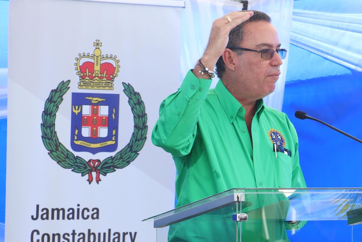 darylvazmp's tweet photo. Yesterday we officially opened the renovated #BuffBayPoliceStation under #ProjectROC.
Portland is historically a relatively peaceful parish and with the upgraded facilities the @JamaicaConstab will be better equipped to address the safety and security concerns of all residents. https://t.co/mv36UOxYXW