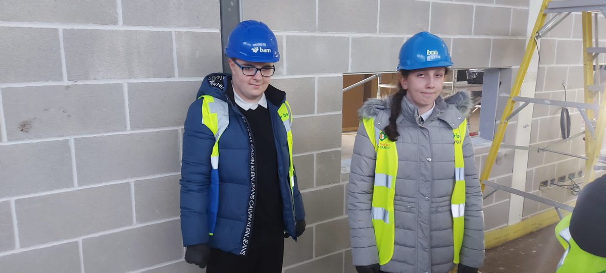 CedarbankSchool's tweet photo. 2B visit the new school building. They enjoyed their visit. #BAMconstruction @LoveWestLothian https://t.co/52pkPYdAbw