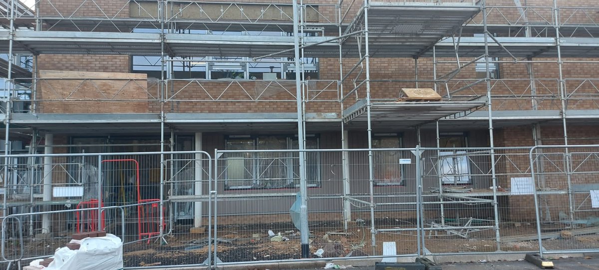 CedarbankSchool's tweet photo. 2B visit the new school building. They enjoyed their visit. #BAMconstruction @LoveWestLothian https://t.co/52pkPYdAbw