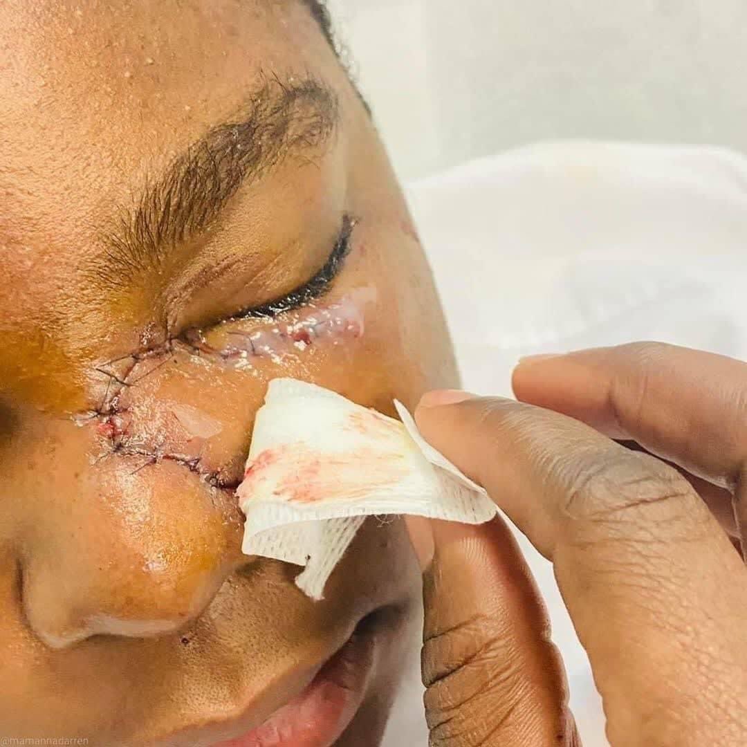 cherifmohamed_'s tweet photo. CETTE MAMAN A BESOIN DE NOUS C'EST TROP GRAVE ! 

Harcèlement scolaire racisme et la maman n'est même pas soutenu par l'école ! s'il vous plaît faites preuve d'humanité, on a tous des frères et soeurs ou des enfants partager aux maximum pour que la justice soit faite 💔🙏🏿 https://t.co/YrepZ2ImDQ