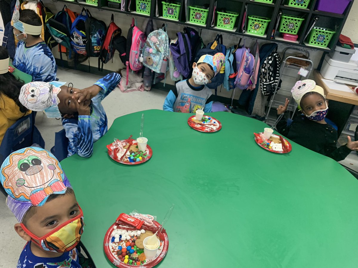 MsEnglish1234's tweet photo. We are loving our gingerbread day! Let’s get these cookies decorated! #o_braves @OccoquanES https://t.co/YGhTYXSZni