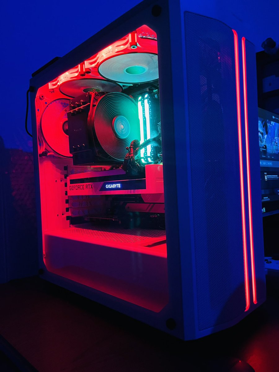 Dieter_Konrad's tweet image. Er ist am Leben muahahahahaha 😈

RGB schaut einfach geil aus, auch wenn es nicht mehr Leistung bringt 😅

#mifcom #rechner #RGB #bequiet