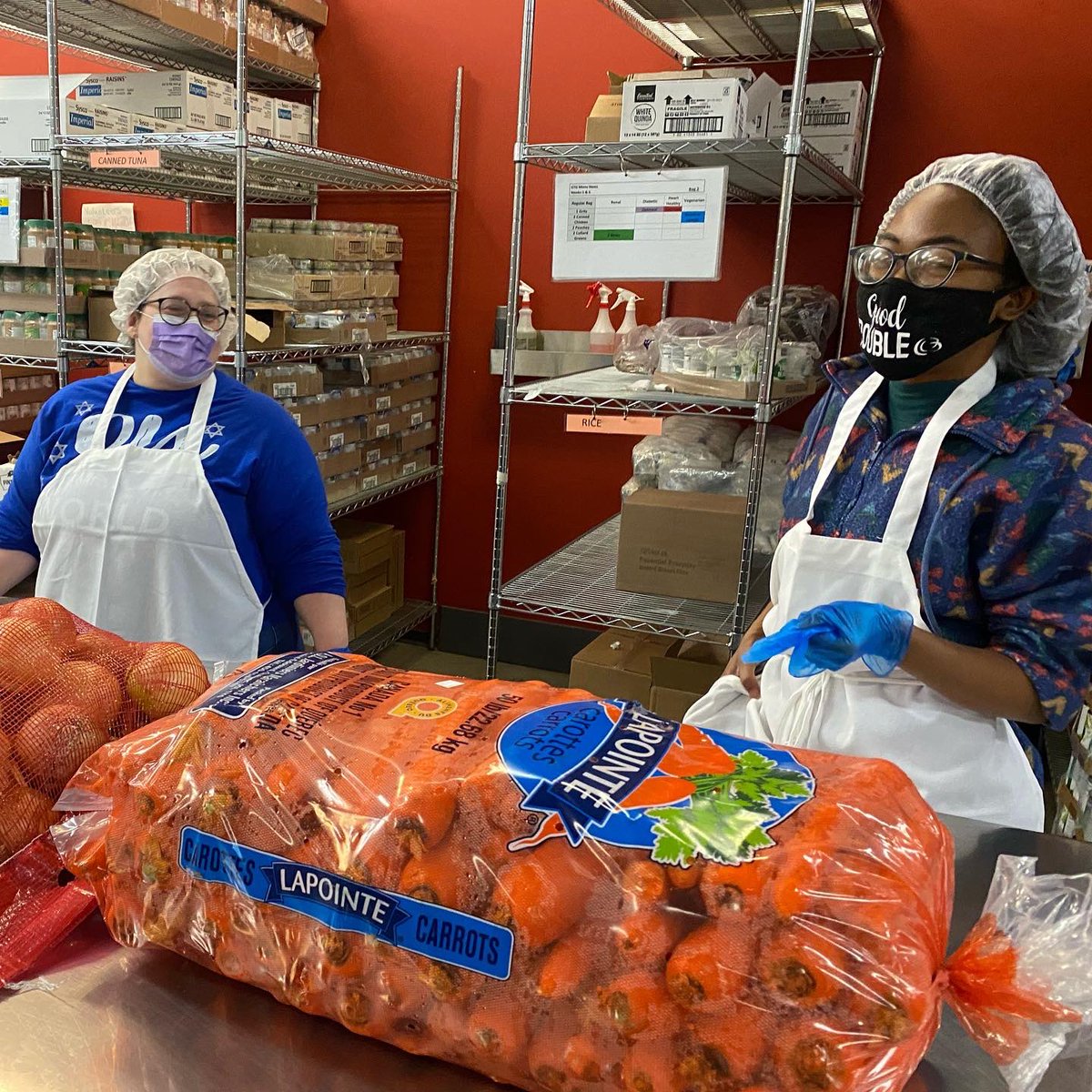 FriendshipPCS's tweet image. A look into #alumniweek at Friendship PCS. 
Yesterday our alums joined the amazing team at @foodandfriends (DC) for a day of service! 
Thank you for the opportunity to pay it forward during this season of hope and gratitude❤️
@friendshipalumni 
#alumniweek 
#communityservice