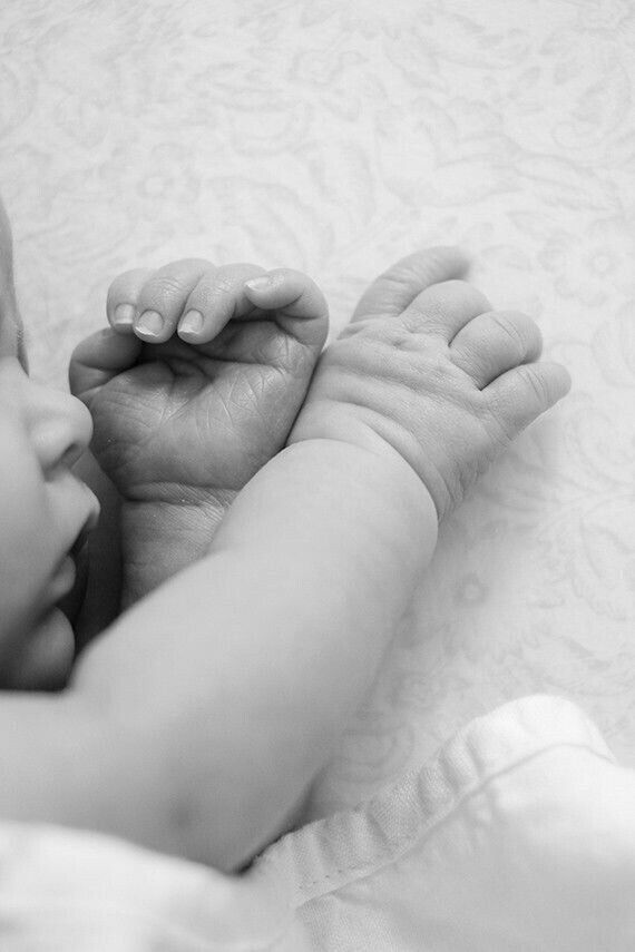 Lottie_fs's tweet photo. Y literalmente nueve meses después llegaste a este mundo haciéndote oír como bien Alighiero que eres.

Te llenaré de amor toda mi vida, manteniendo tu mano con la mía en todo momento. Te amo, te amamos Helly y bienvenida a este precioso mundo que te daremos https://t.co/p5iqA6QVsC