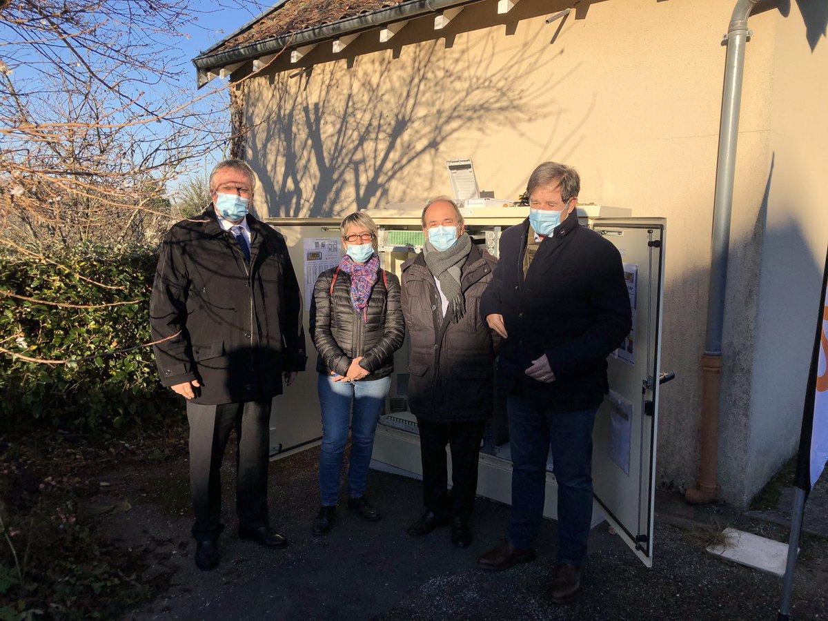 EElchinger's tweet photo. ▶️ Inauguration ce jour à Champsac des 99 premiers foyers raccordés à la fibre en présence de Jean-Claude Leblois, Président du Département, Jean-Marie Bost, Président de Dorsal et Maryse Parverie, Maire de Champsac, et des élus de la Com. de Communes.
@OrangeNvAquit https://t.co/RjMzj4k9Dp