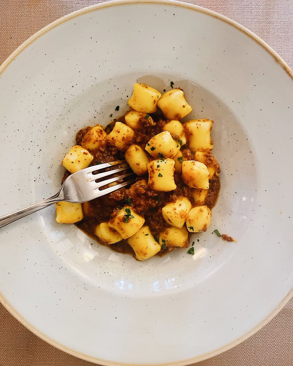 Wishing lunch was this today. 😕 Like if you’re with me! #gnocchi #takemebacktoitaly

There’s nothing like a plate of piping hot gnocchi to warm your belly on a cold winter day.

❄️ What’s your go-to winter comfort food?

Cheers,
Leslie

PS: This dish was enjoyed on m