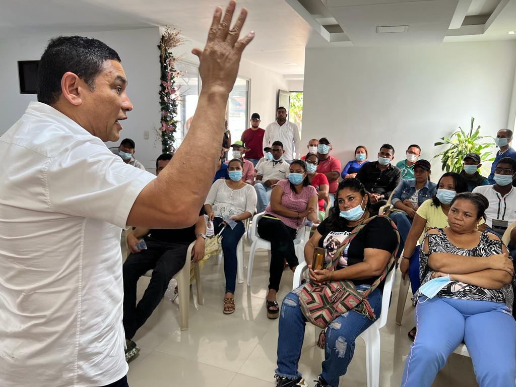 DidierLobo_Ch's tweet photo. ⏩✅ Con lideres de los corregimientos de #Simaña, #Ayacucho, #Besotes y #LaMata en el municipio de #LaGloria #Cesar intercambiamos ideas para seguir gestionando por la región. Gracias Huber y Rogelio parada por la invitación.
#DILOPORCOLOMBIA 🇨🇴 https://t.co/gfQTmjcMuJ