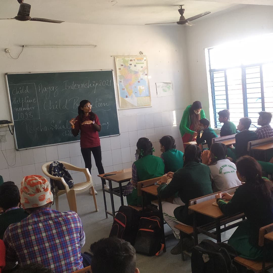 Pihisha's tweet photo. Aagazinternship2021 #childprotection
A light conversation on mental health with students of class 8th and 9th. Informed them about the child helpline number1098 and when and how to use it✨.
@aagazmp
#nssmp
#nssbubhopal
#aagazmp
#NarendraModi
#ministry_of_youth_affairs_and_sports https://t.co/o8dxEBFXkh