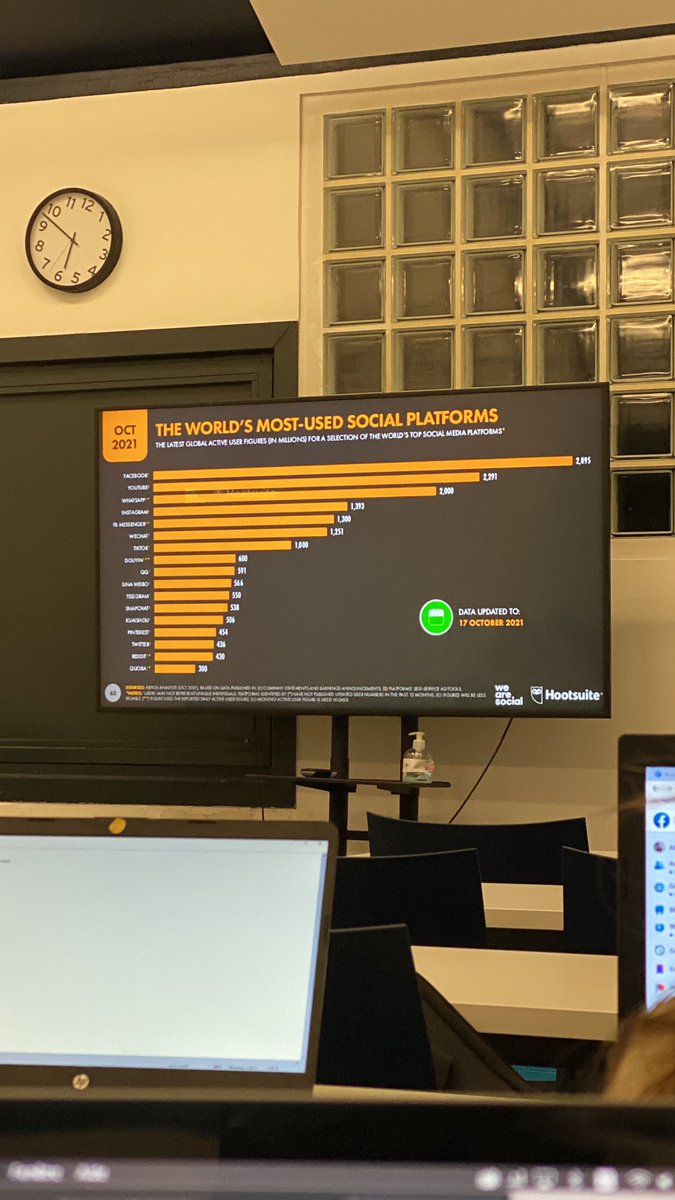 Bronnorew's tweet photo. #Live🔴 Aujourd'hui, parlons de #MarketingConversationnel avec @camillejourdain ! #ISEGSocialMedia https://t.co/PXpWmbl3ms