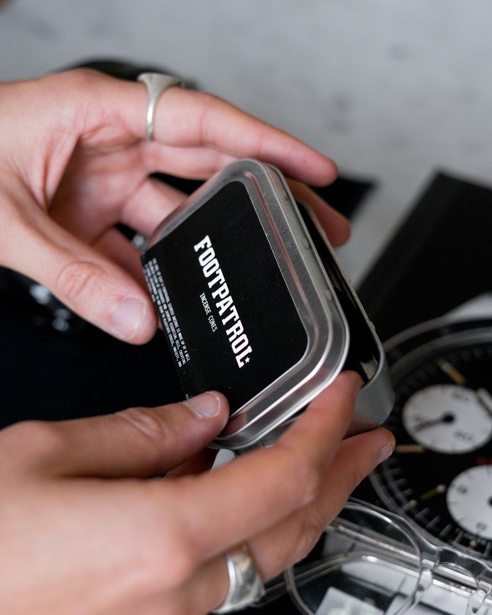 Footpatrol_ldn's tweet photo. To celebrate the launch of our Footpatrol Gasmask Incense Chamber, we’re giving you the chance to win one of the 100 limited edition pieces…

1. Follow @Footpatrol_LDN
2. Like and retweet this tweet

Competition ends 21.12 at 12pm GMT.

Good luck! 

#Footpatrol #TEAMFP https://t.co/XWhyPFe9Qp
