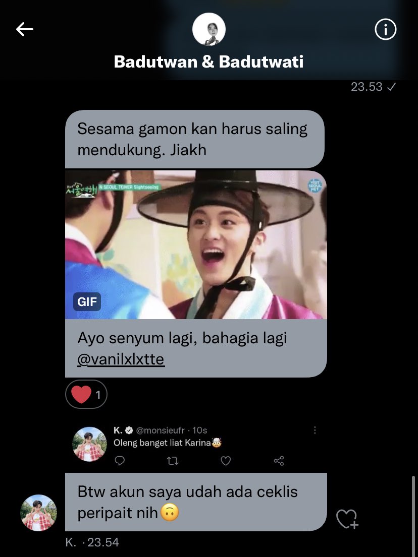 vanilxlxtte's tweet photo. KBL. Kaget banget loch. Tumben banget klee baik banget mentang2 eve lagi sedih. https://t.co/6gdWsdHAOO