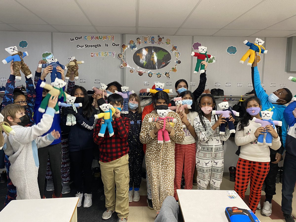 Msoshaughnessy1's tweet photo. My Nana, a retired OCSB principal, hand knit each one of my students a Teddy bear for Christmas. Her generosity and thoughtfulness is so appreciated by these grade 5/6s. Merry Christmas! 🎄@StRoseLimaOCSB https://t.co/k1mYO8fw3Z