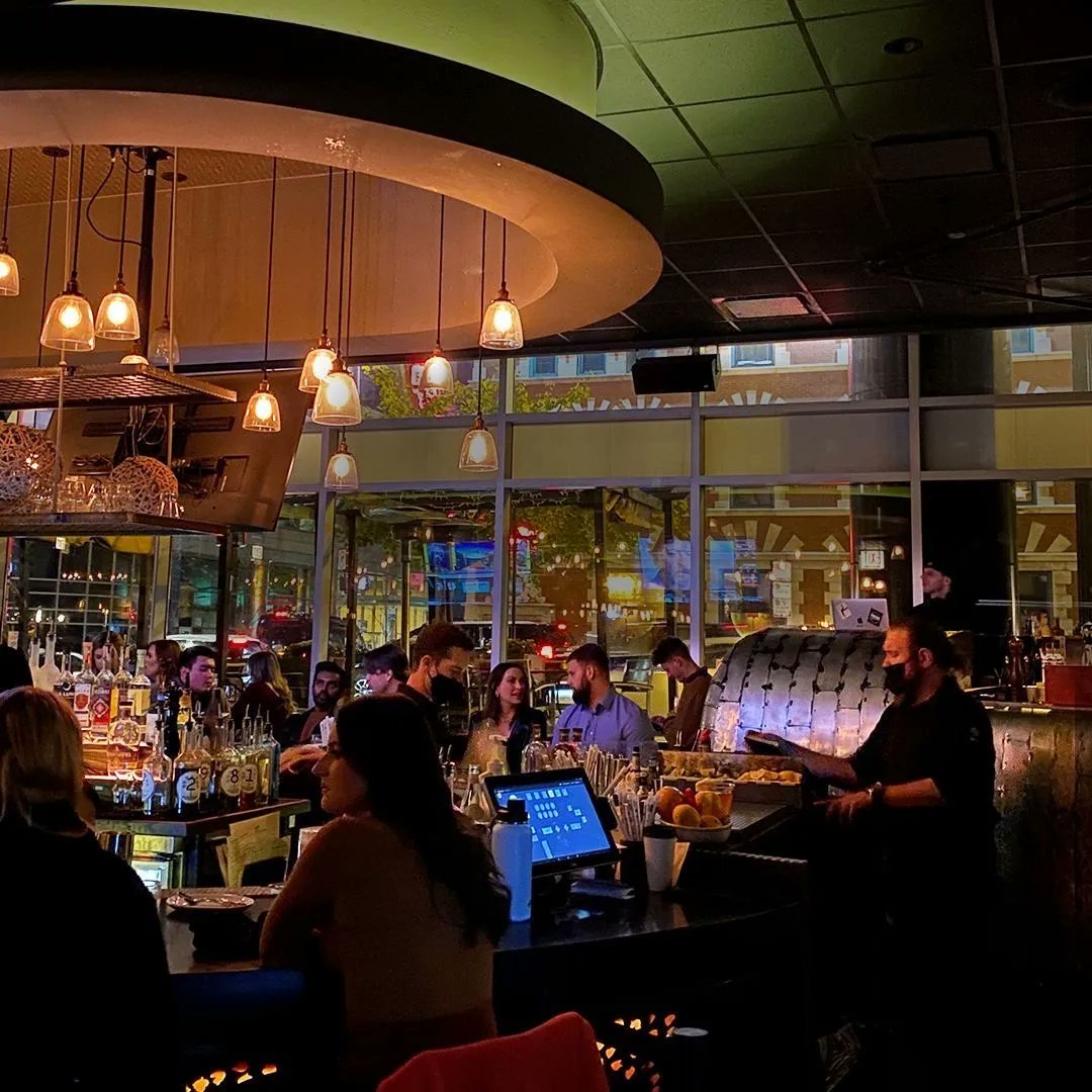 A polished and energetic restaurant in River North with Italian and Mediterranean influences that has an upscale feel with bar and lounge? Sign us up! @sienatavern is the place to be every weekend with the soundtrack curated by our amazing DJs.