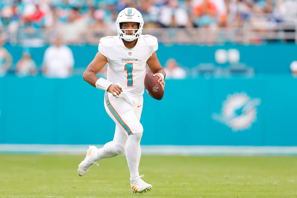 JeffKerrPHL's tweet photo. Highest completion percentage for any player in their first two seasons:

Tua Tagovailoa -- 67.43% 

#Dolphins #FinsUp https://t.co/pV8PAHDJAZ